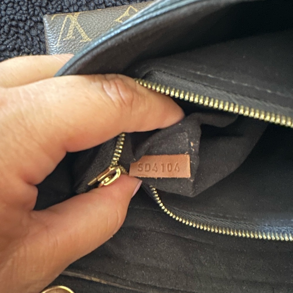 Louis Vuitton Pallas Chain - Picture 6 of 14